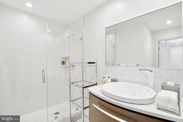 6202 VERNON PALMER CT, Mclean, VA 22101