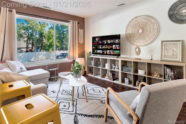 1250 W 9 Mile Road 6, Ferndale, MI 48220