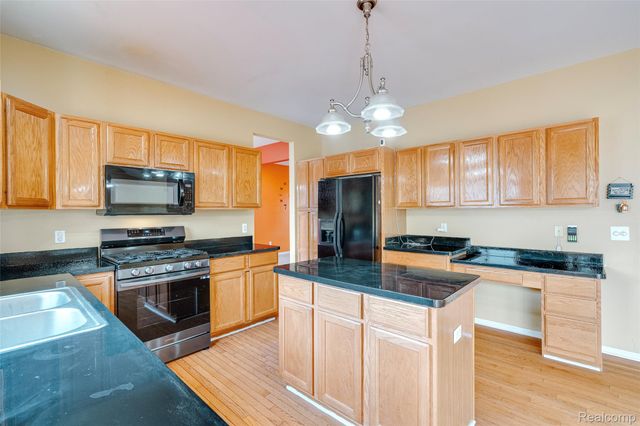 29301 Morningview, Farmington Hills, MI 48334