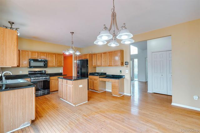 29301 Morningview, Farmington Hills, MI 48334