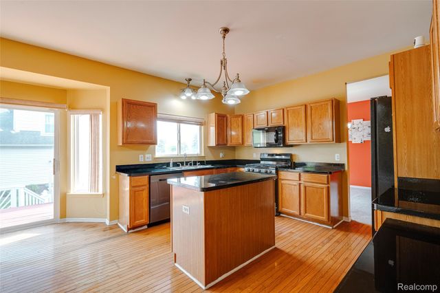 29301 Morningview, Farmington Hills, MI 48334