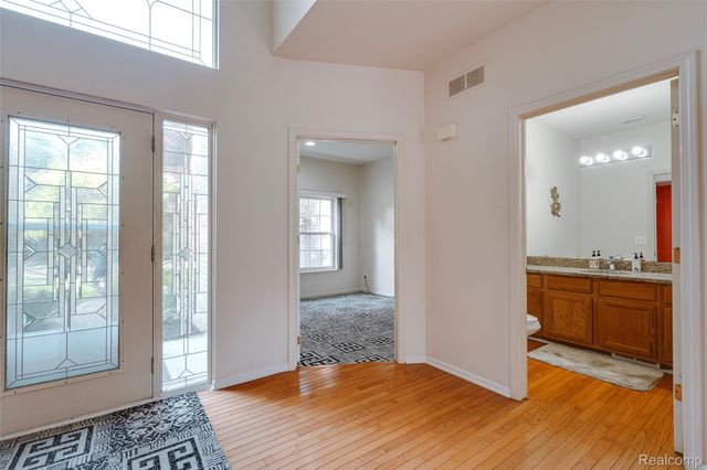 29301 Morningview, Farmington Hills, MI 48334