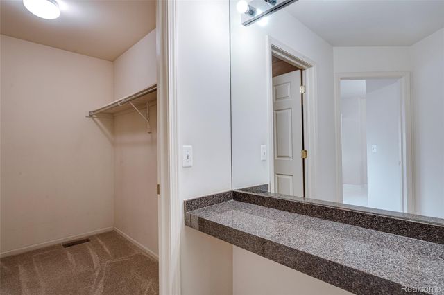 29301 Morningview, Farmington Hills, MI 48334