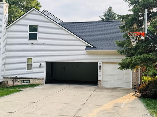 29301 Morningview, Farmington Hills, MI 48334