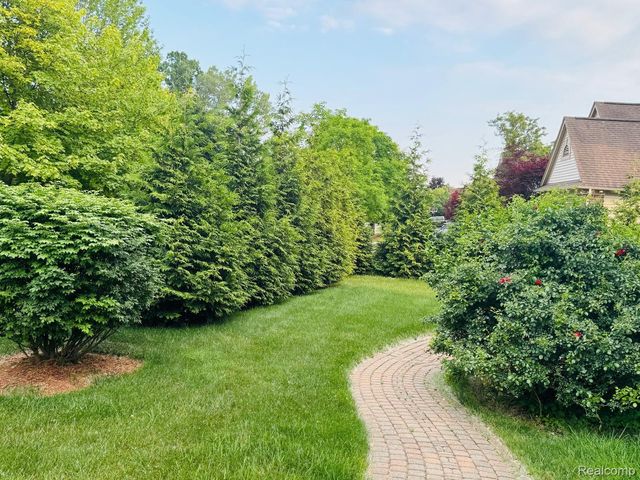 29301 Morningview, Farmington Hills, MI 48334