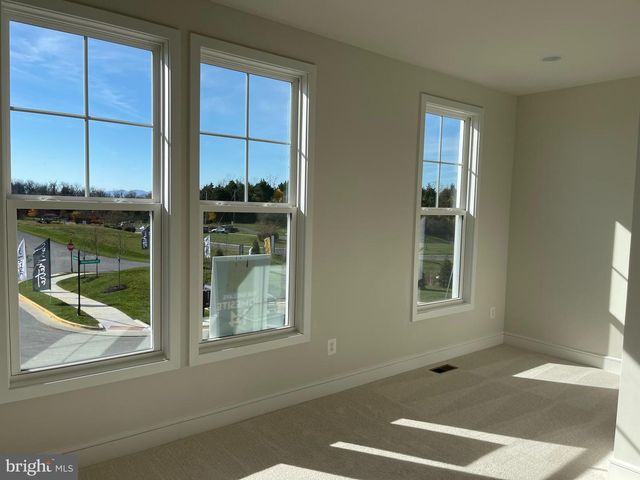 127 WAKE ROBIN CT, Lake Frederick, VA 22630