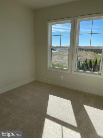 127 WAKE ROBIN CT, Lake Frederick, VA 22630