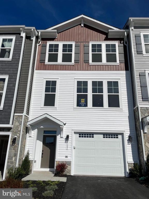 127 WAKE ROBIN CT, Lake Frederick, VA 22630