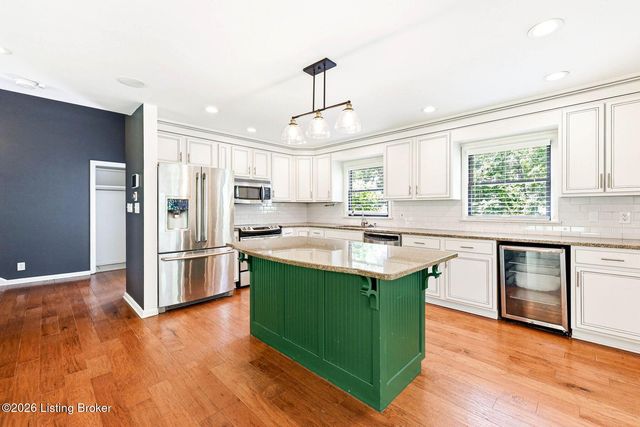 1007 Evergreen Rd, Anchorage, KY 40223