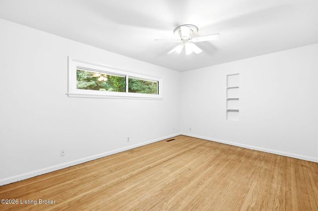 1007 Evergreen Rd, Anchorage, KY 40223