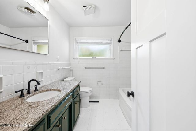 1007 Evergreen Rd, Anchorage, KY 40223