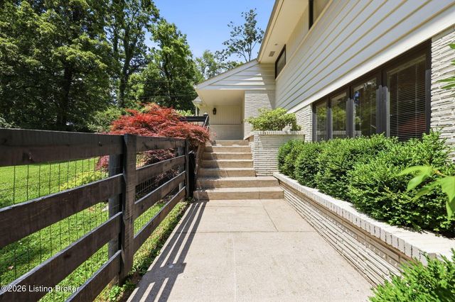 1007 Evergreen Rd, Anchorage, KY 40223
