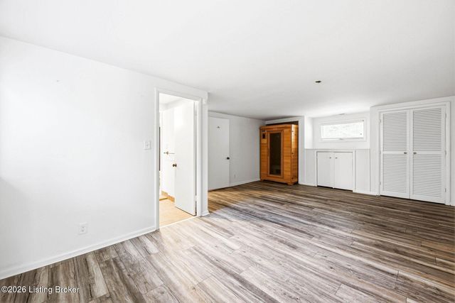1007 Evergreen Rd, Anchorage, KY 40223