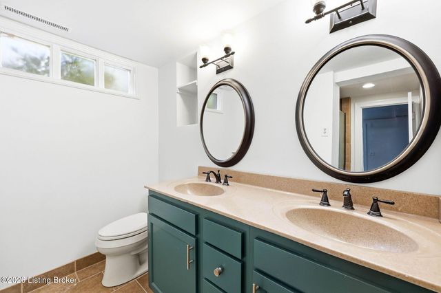 1007 Evergreen Rd, Anchorage, KY 40223