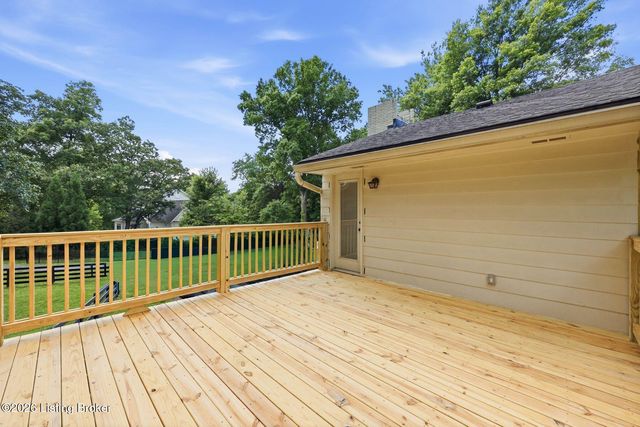 1007 Evergreen Rd, Anchorage, KY 40223