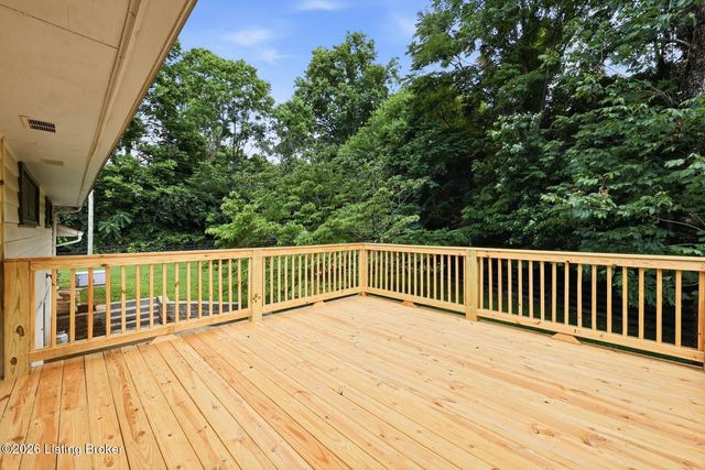1007 Evergreen Rd, Anchorage, KY 40223