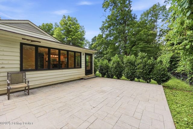 1007 Evergreen Rd, Anchorage, KY 40223