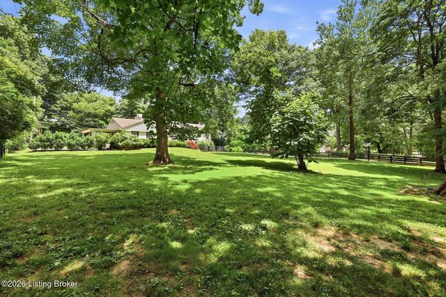 1007 Evergreen Rd, Anchorage, KY 40223