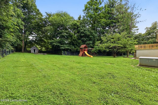 1007 Evergreen Rd, Anchorage, KY 40223