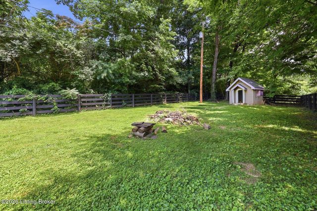 1007 Evergreen Rd, Anchorage, KY 40223