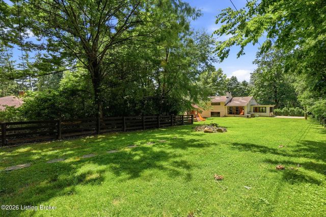 1007 Evergreen Rd, Anchorage, KY 40223