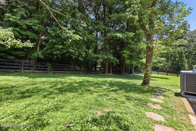 1007 Evergreen Rd, Anchorage, KY 40223