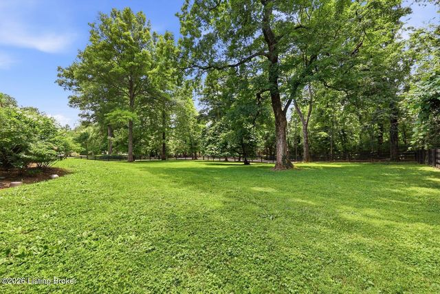 1007 Evergreen Rd, Anchorage, KY 40223