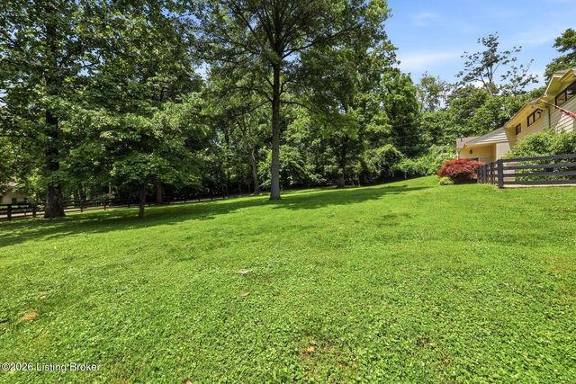 1007 Evergreen Rd, Anchorage, KY 40223