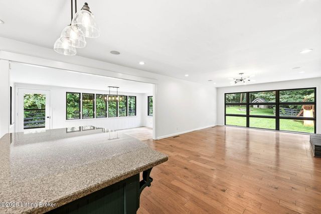 1007 Evergreen Rd, Anchorage, KY 40223
