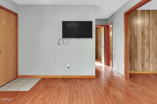 471 Seneker Lane, Blountville, TN 37617