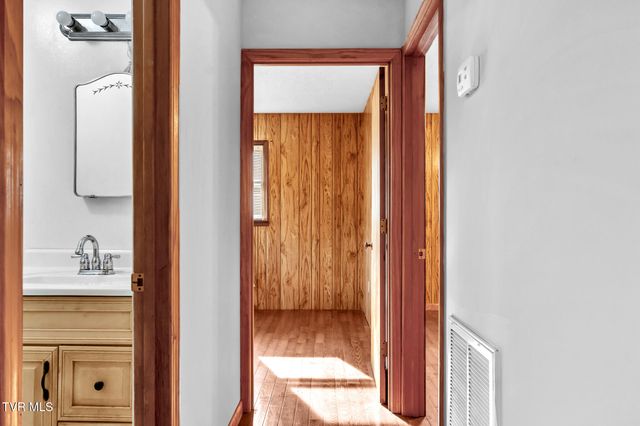 471 Seneker Lane, Blountville, TN 37617