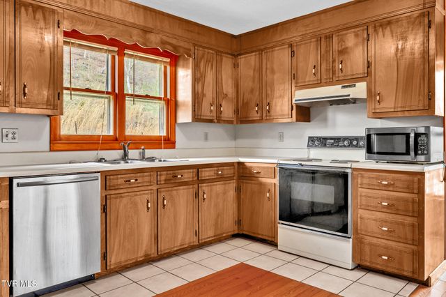 471 Seneker Lane, Blountville, TN 37617