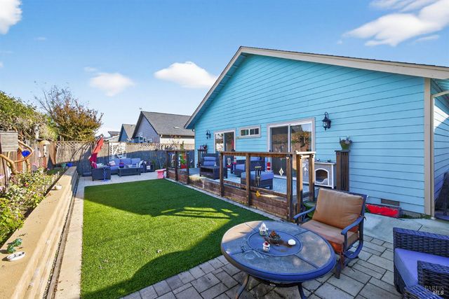 1661 Hopper Ave, Santa Rosa, CA 95403