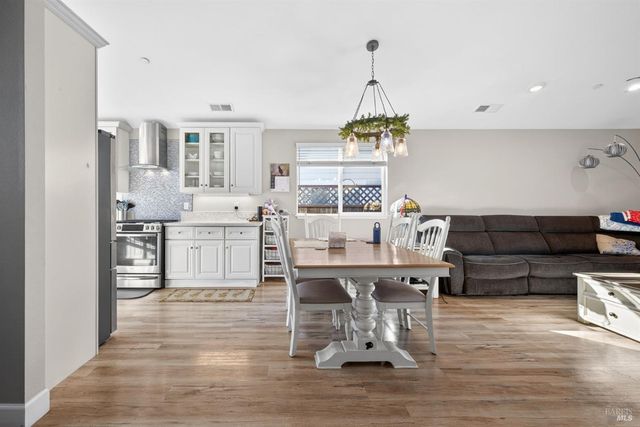 1661 Hopper Ave, Santa Rosa, CA 95403