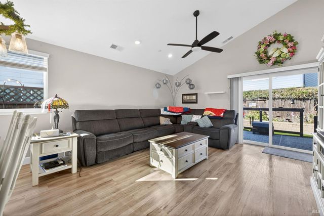 1661 Hopper Ave, Santa Rosa, CA 95403