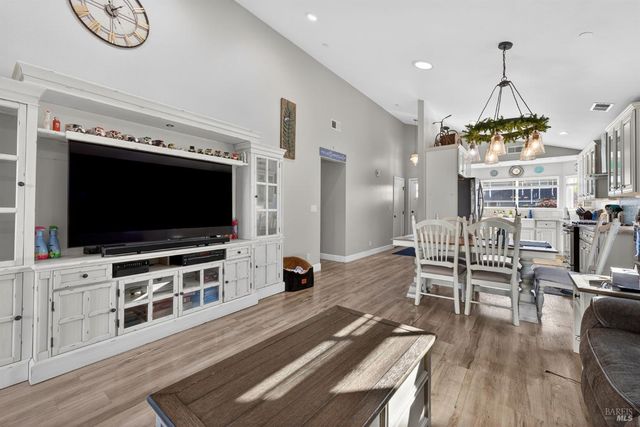 1661 Hopper Ave, Santa Rosa, CA 95403