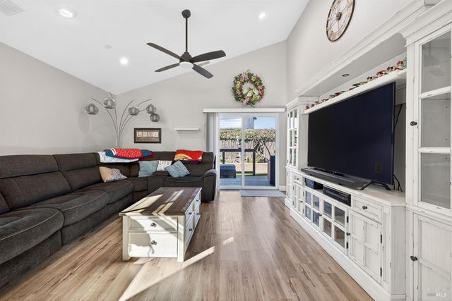 1661 Hopper Ave, Santa Rosa, CA 95403