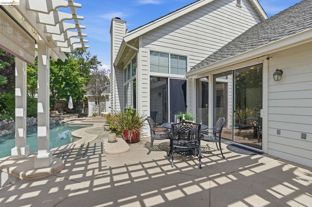 471 Silver Hollow Dr, Walnut Creek, CA 94598