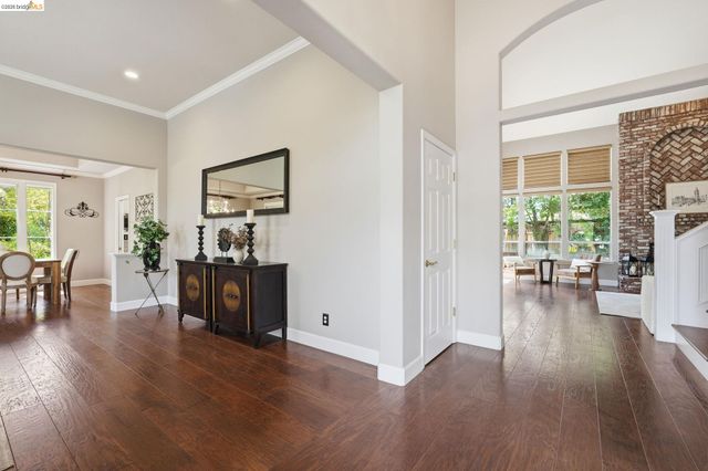 471 Silver Hollow Dr, Walnut Creek, CA 94598