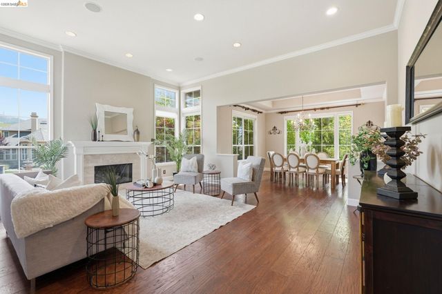 471 Silver Hollow Dr, Walnut Creek, CA 94598