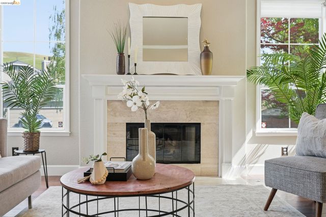 471 Silver Hollow Dr, Walnut Creek, CA 94598