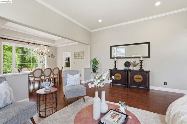 471 Silver Hollow Dr, Walnut Creek, CA 94598