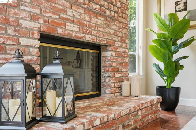 471 Silver Hollow Dr, Walnut Creek, CA 94598
