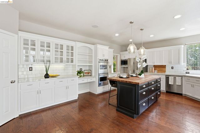 471 Silver Hollow Dr, Walnut Creek, CA 94598
