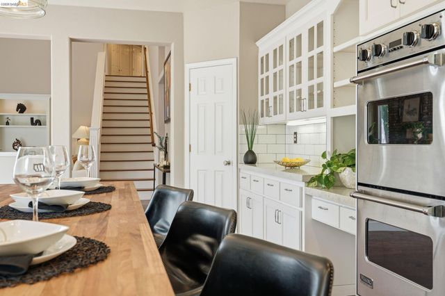 471 Silver Hollow Dr, Walnut Creek, CA 94598