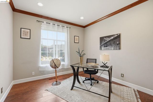 471 Silver Hollow Dr, Walnut Creek, CA 94598