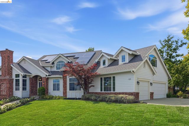 471 Silver Hollow Dr, Walnut Creek, CA 94598