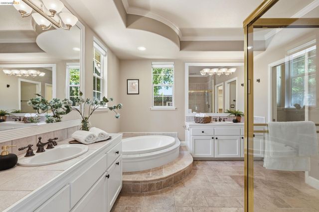 471 Silver Hollow Dr, Walnut Creek, CA 94598