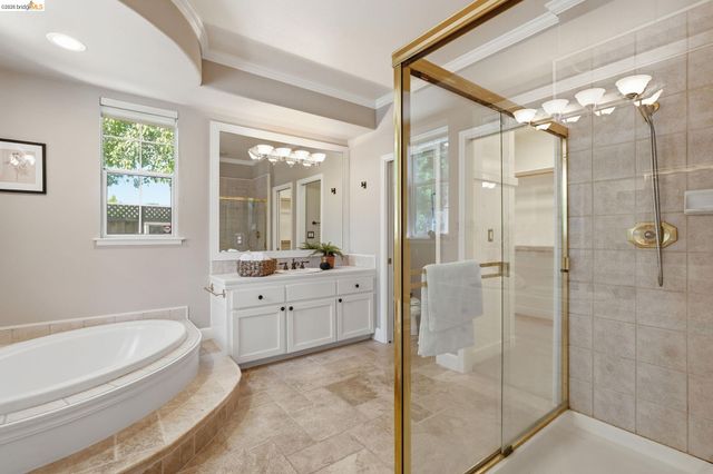 471 Silver Hollow Dr, Walnut Creek, CA 94598