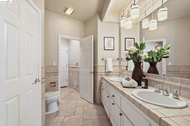 471 Silver Hollow Dr, Walnut Creek, CA 94598